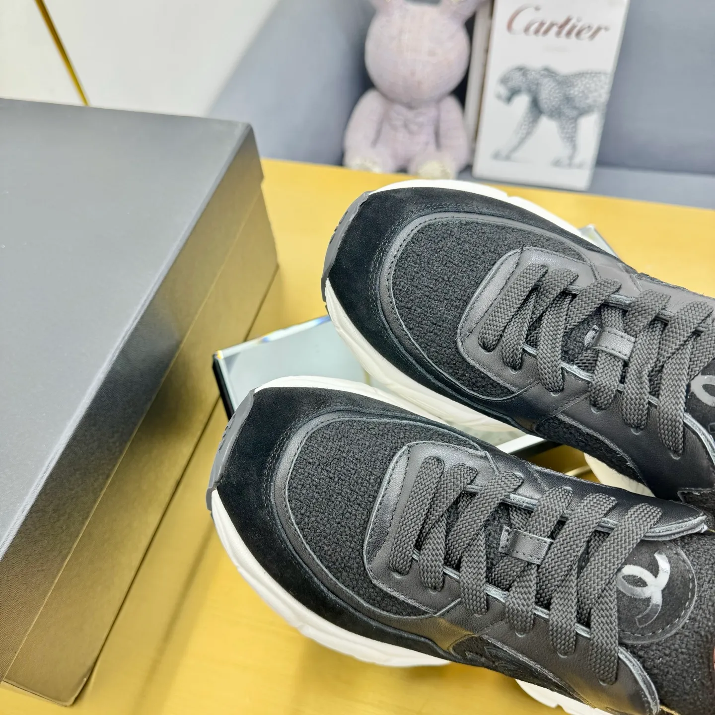 p700🐮🐮Upgraded version, upgraded version, upgraded version! No rebuttal accepted! ! ! ! Chanel Chanel dad shoes, couples' model for men and women - 2025 top casual sneakers in the counter. This classic design; the upper is electro-embroidered with various techniques; ❷The inner lining is made of: original Yangli + net ❸The outsole is based on: the original TPU combination outsole. The full set of boutique packaging for women 35–41